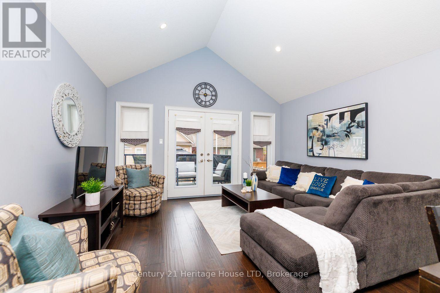 7 KENMAR COURT - 13