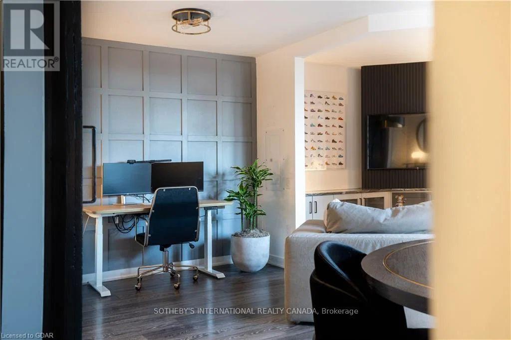 #430 775 KING STREET W - 19