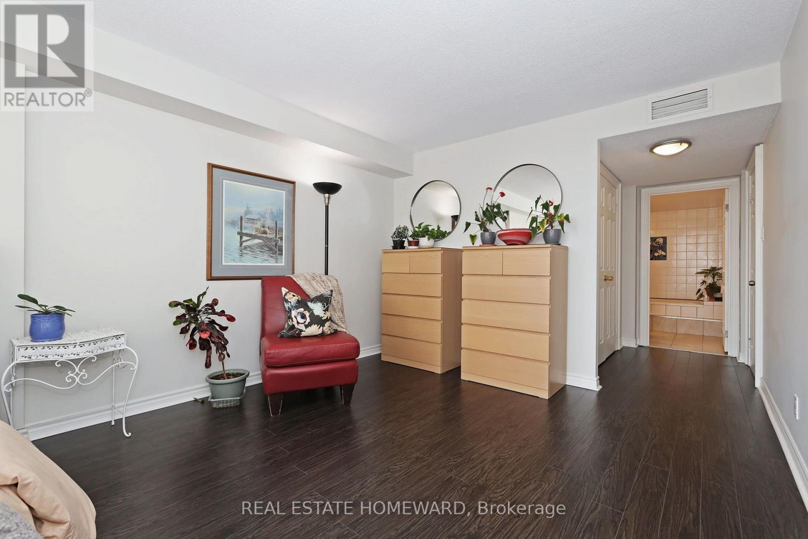 #1913 4725 SHEPPARD AVENUE E - 17