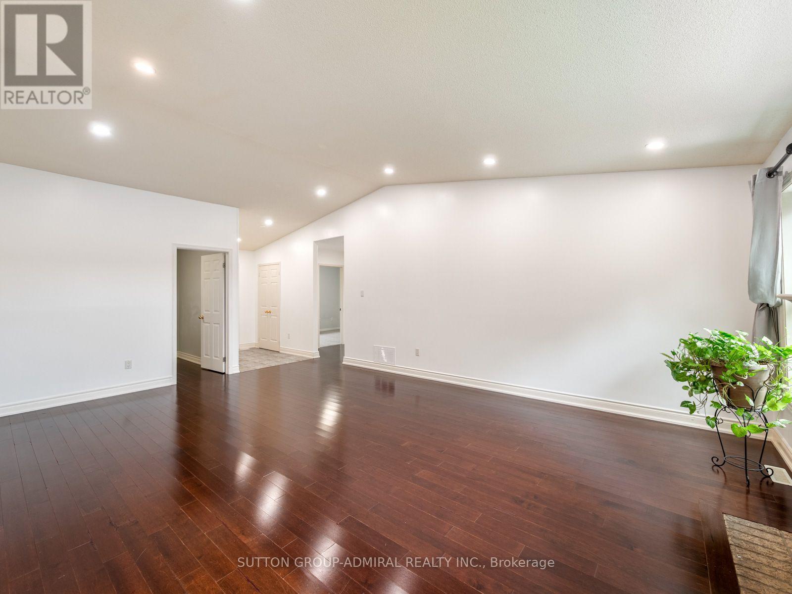 28 Harwood Drive, Barrie photo 7
