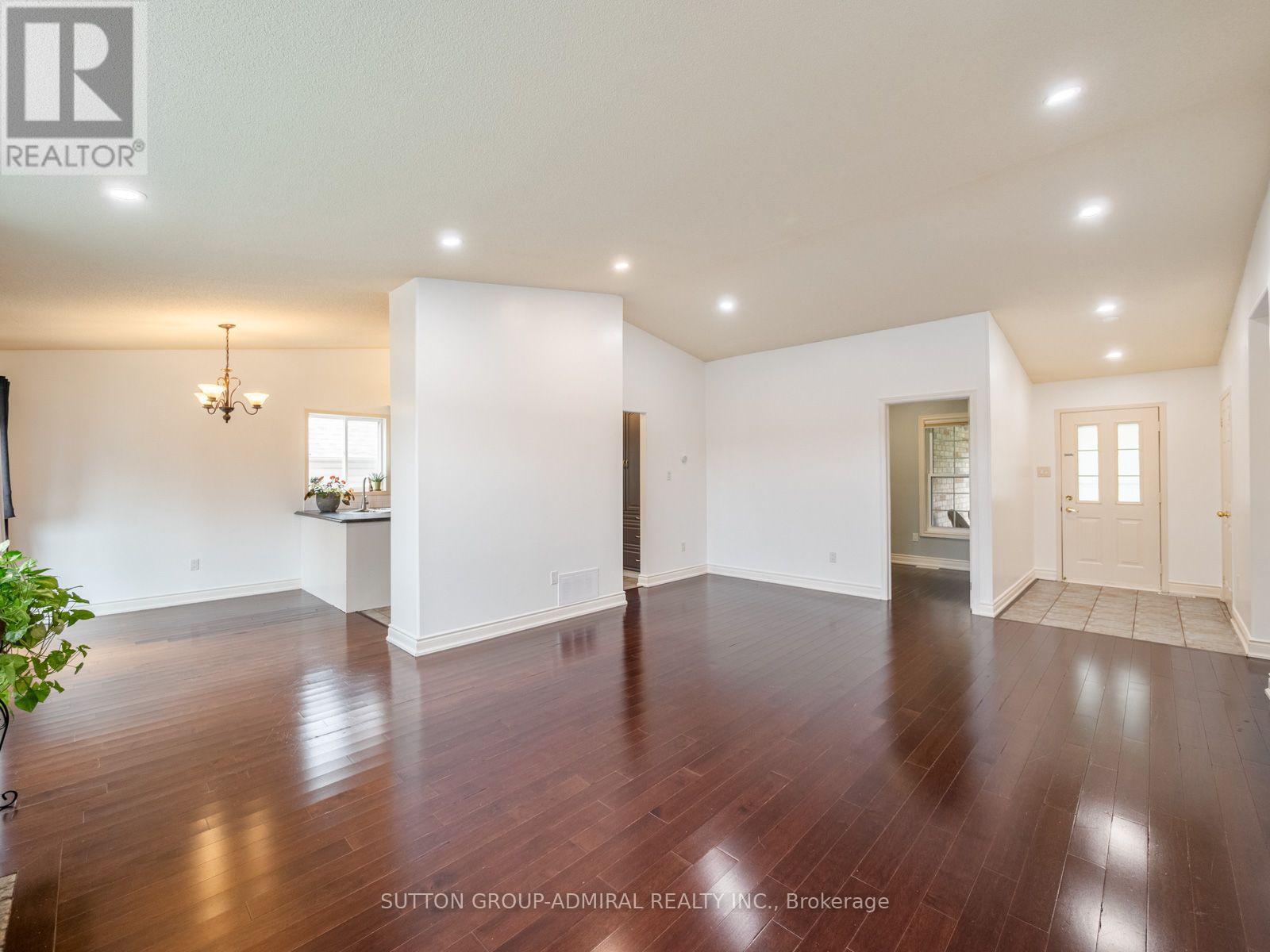 28 Harwood Drive, Barrie photo 8