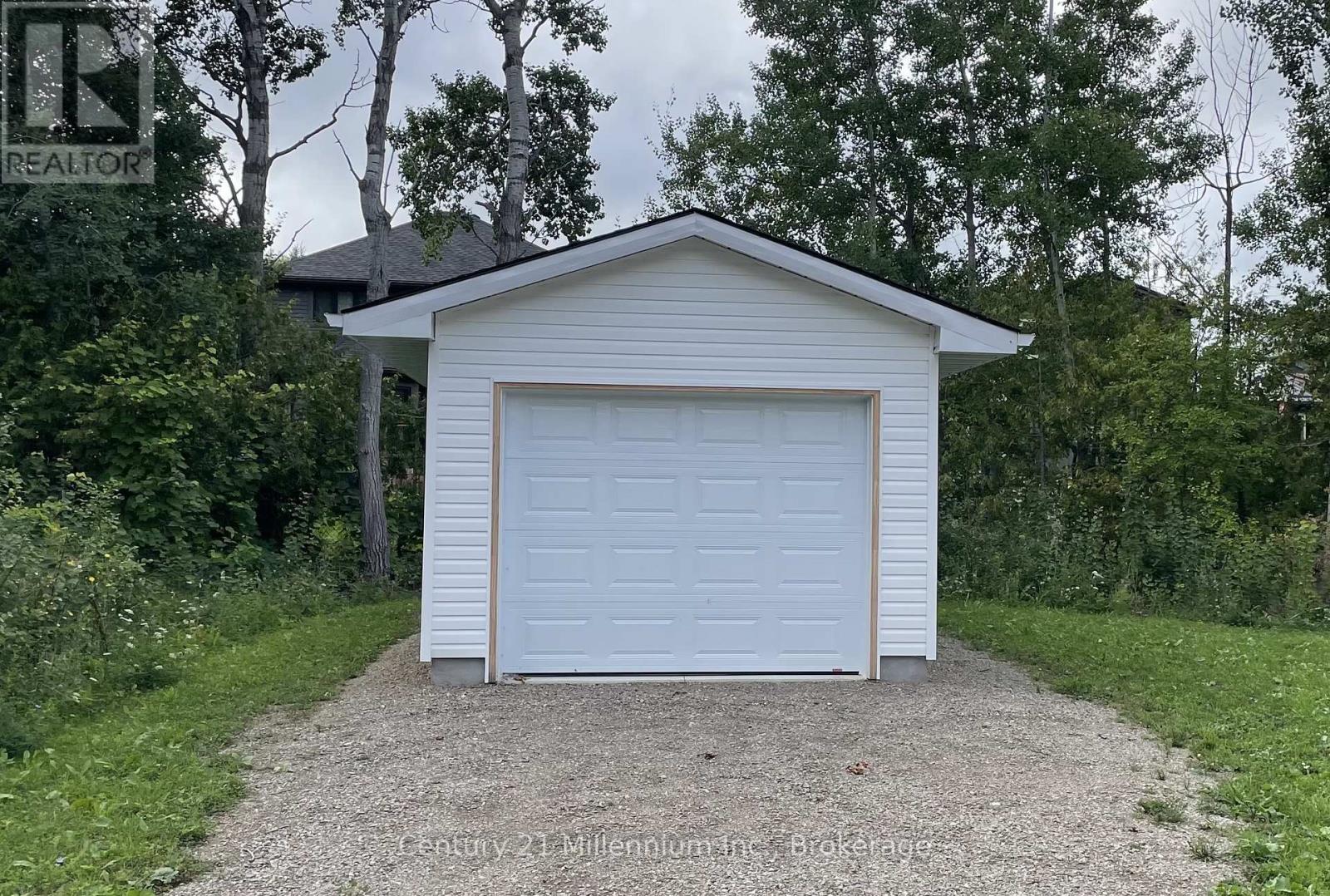 114 Chamonix Crescent — photo 13