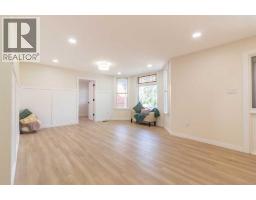 3pc Bathroom - 421 Aberdeen Street Se, Medicine Hat, AB T1A0R4 Photo 7