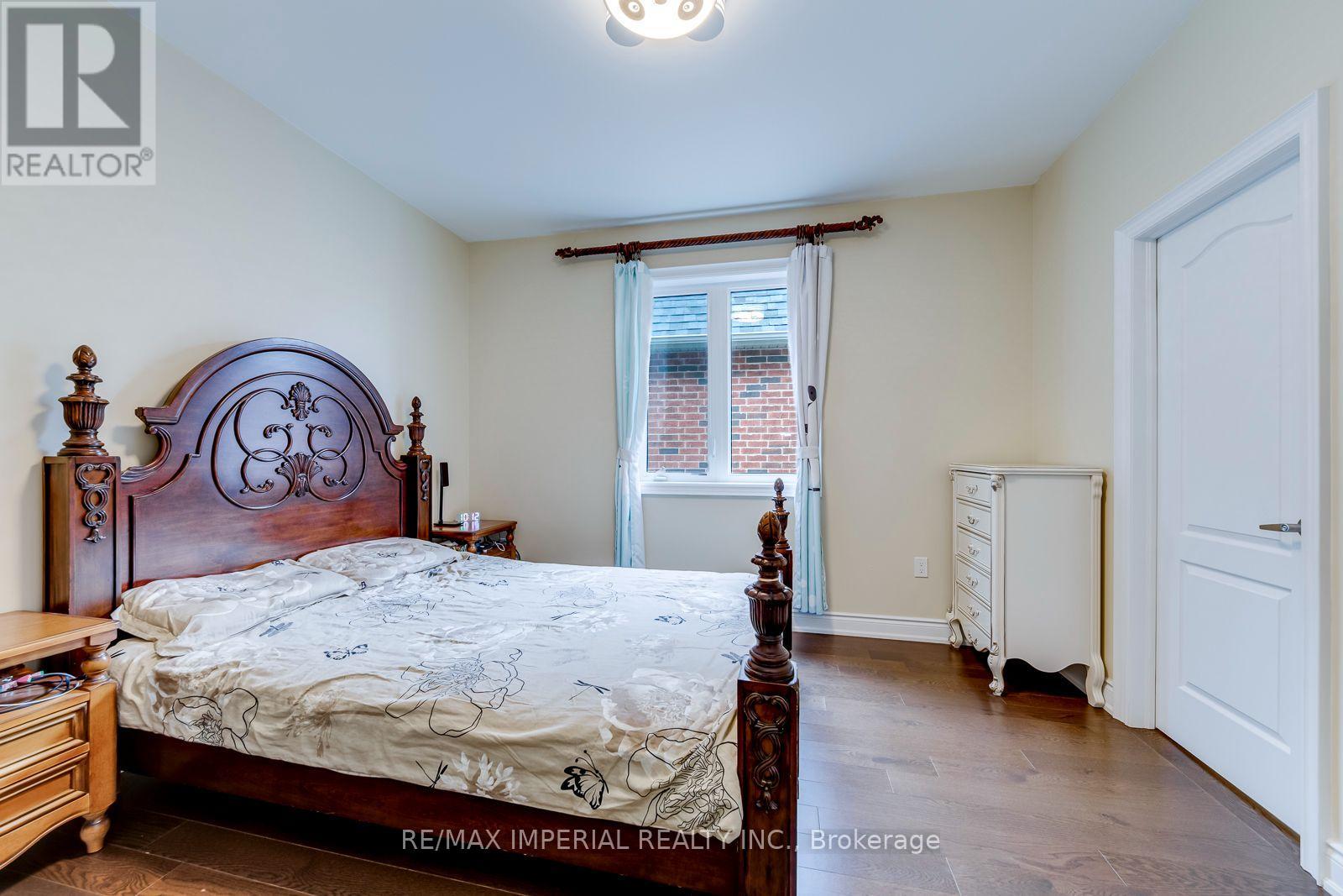 3164 POST ROAD - 26