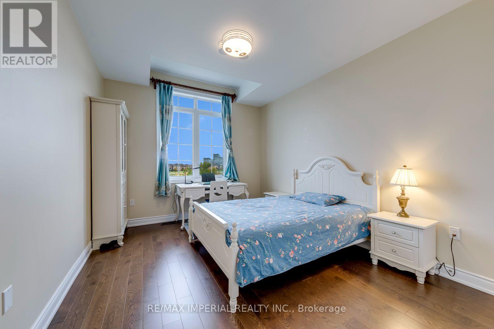 3164 POST ROAD - 28