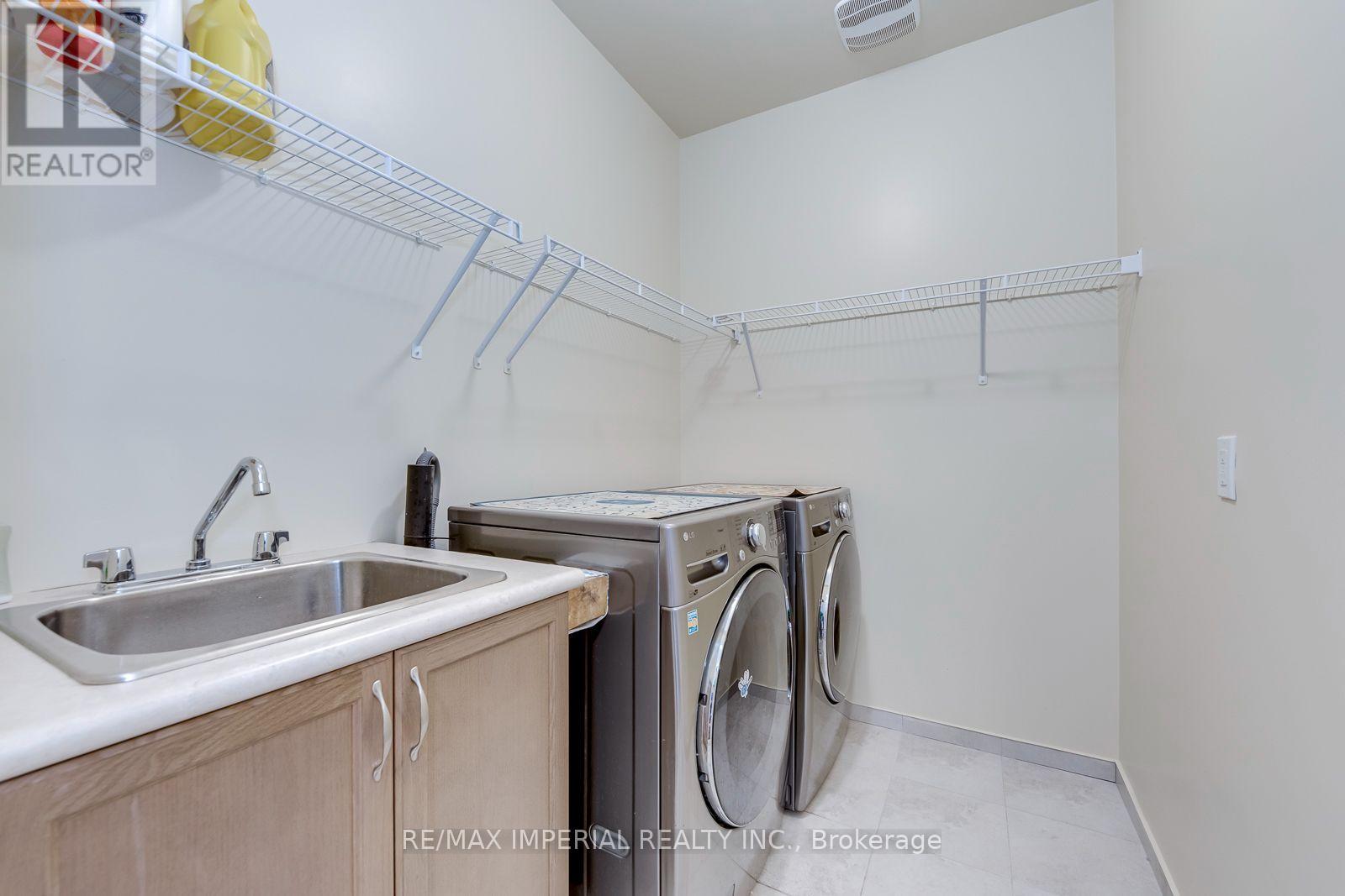 3164 POST ROAD - 32