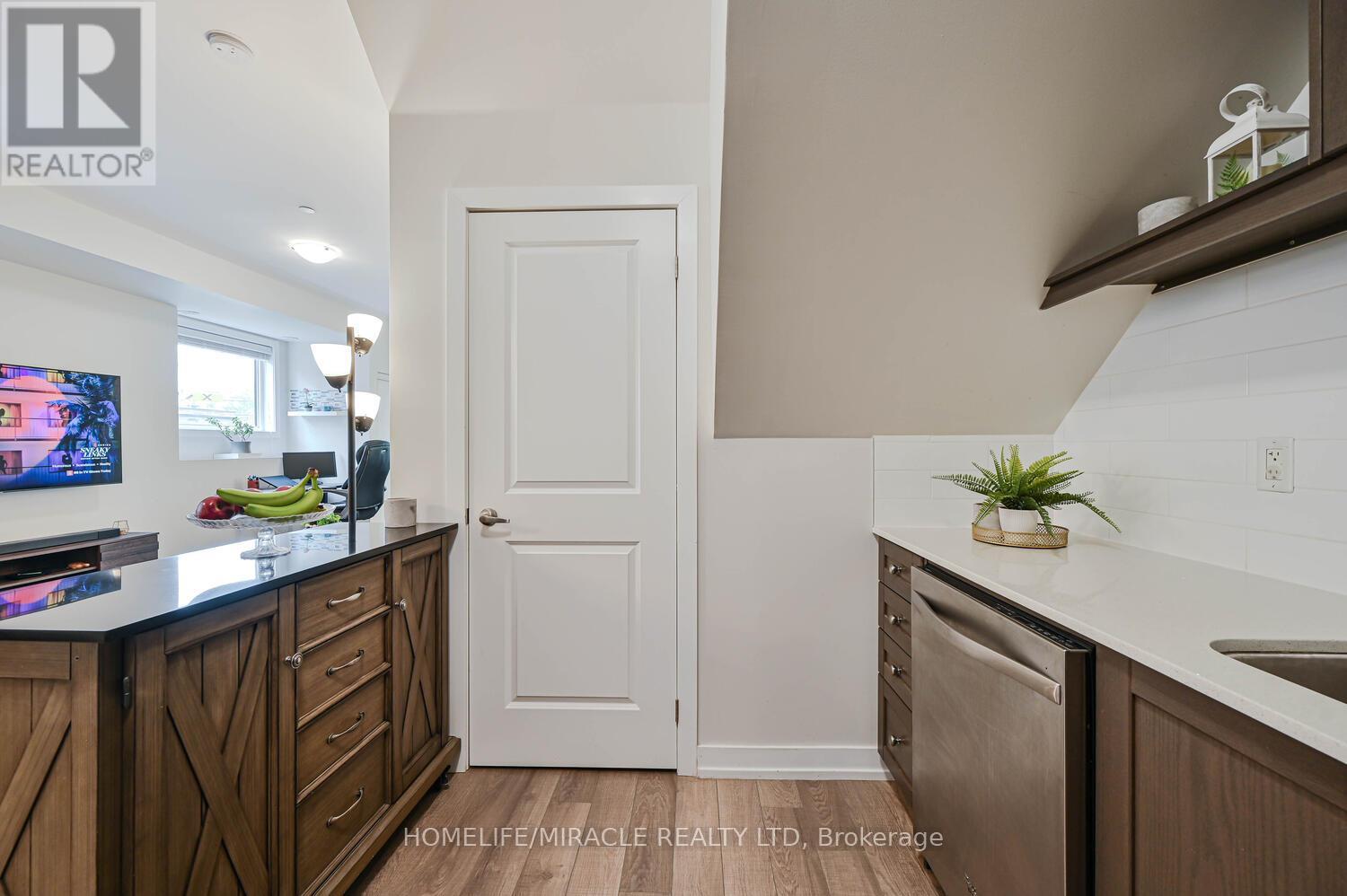 #114 256 ROYAL YORK ROAD - 16