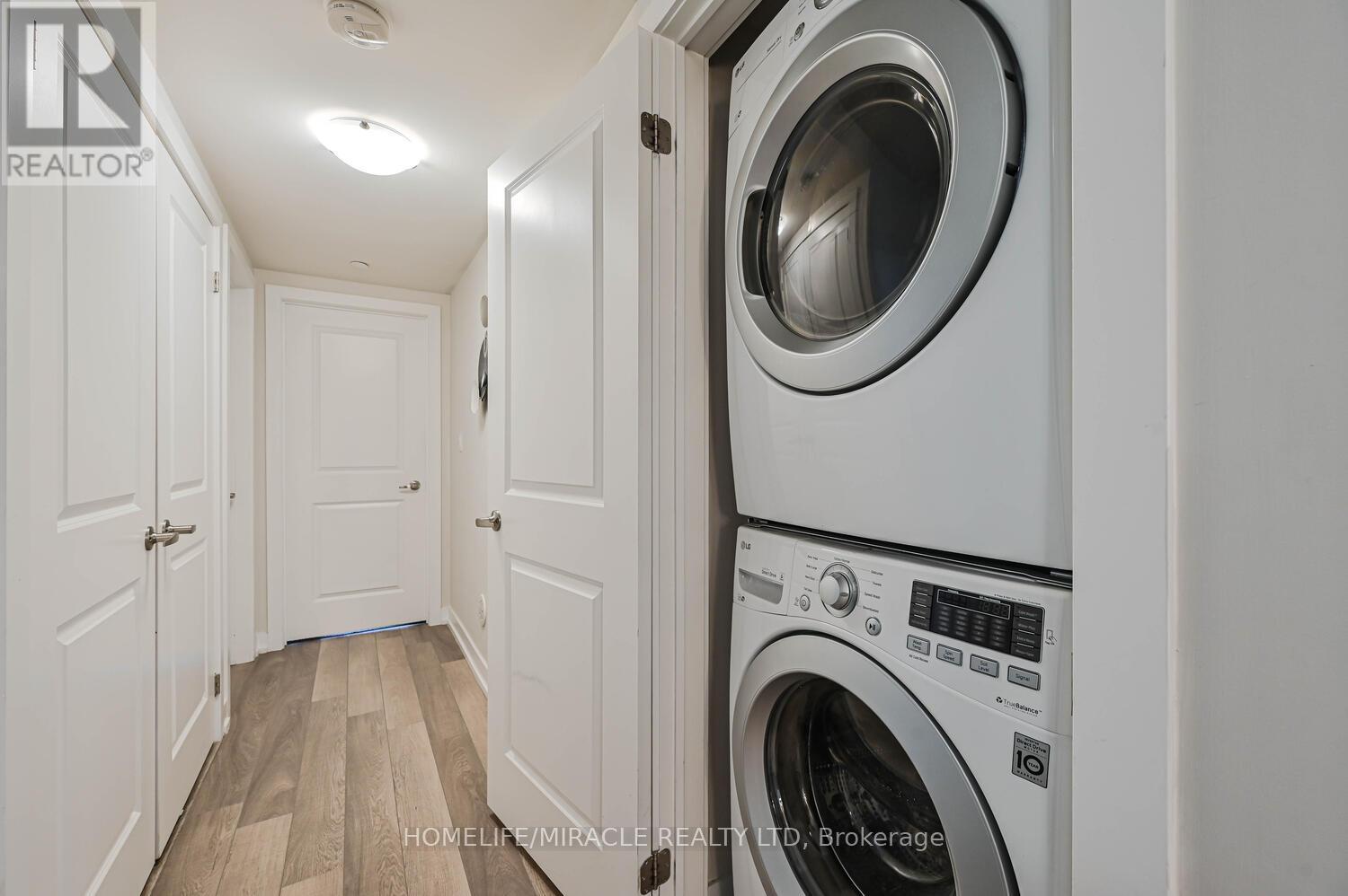 #114 256 ROYAL YORK ROAD - Image 34
