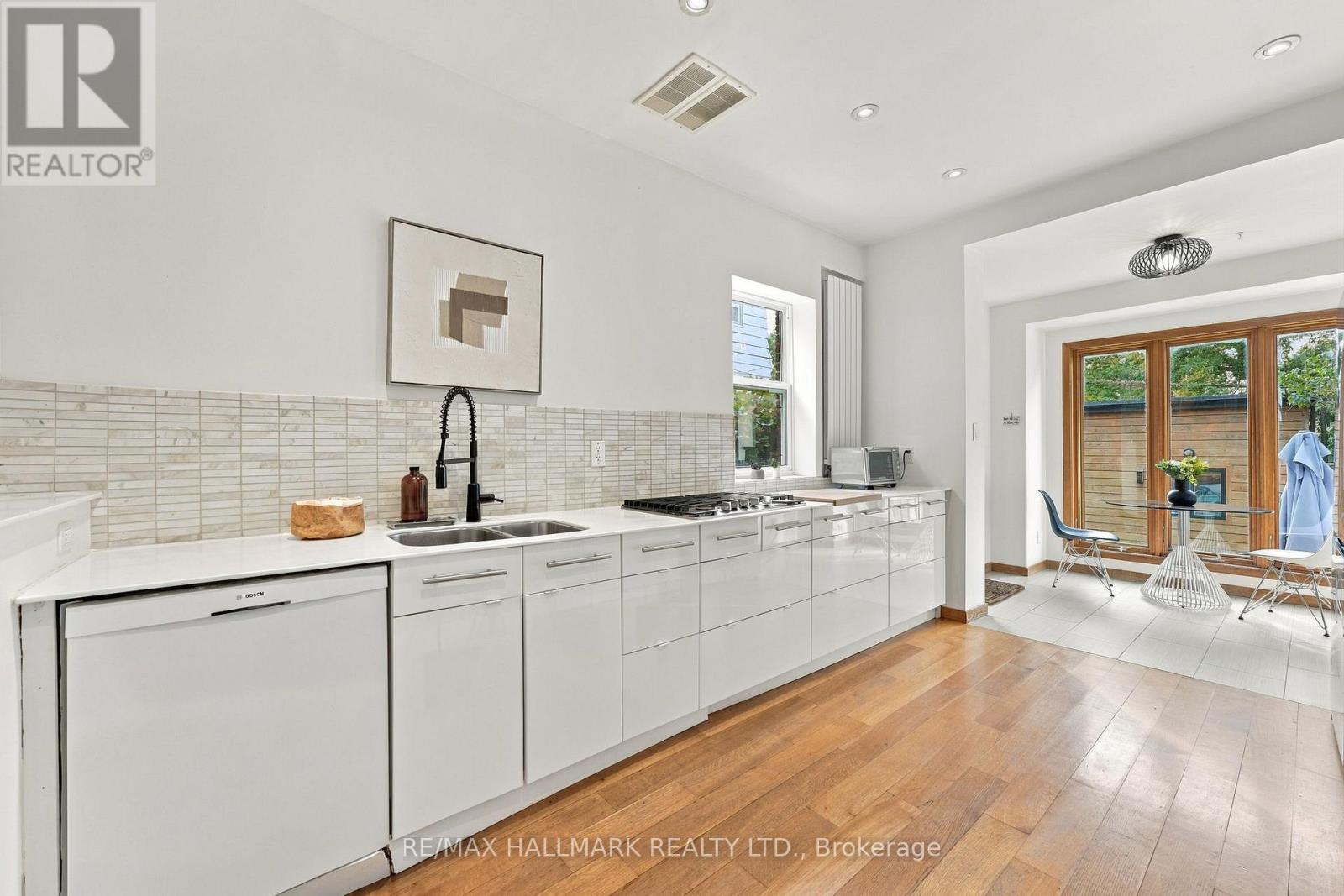 31 WRIGHT AVENUE - 13