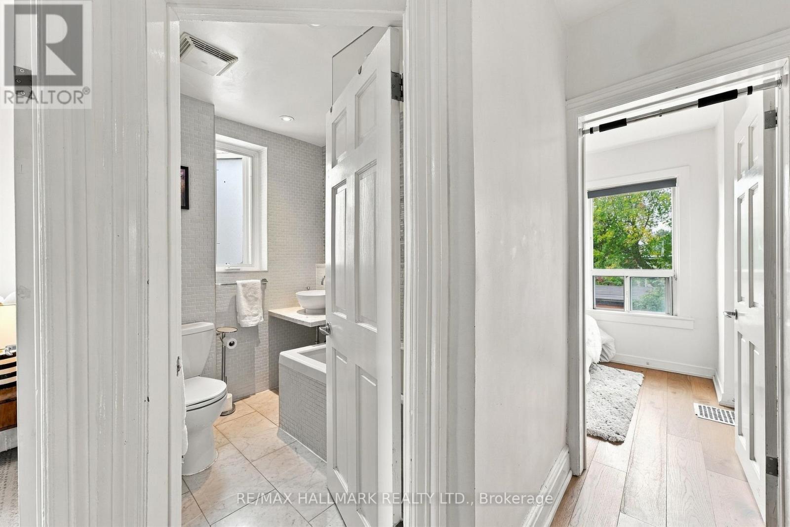31 WRIGHT AVENUE - 24