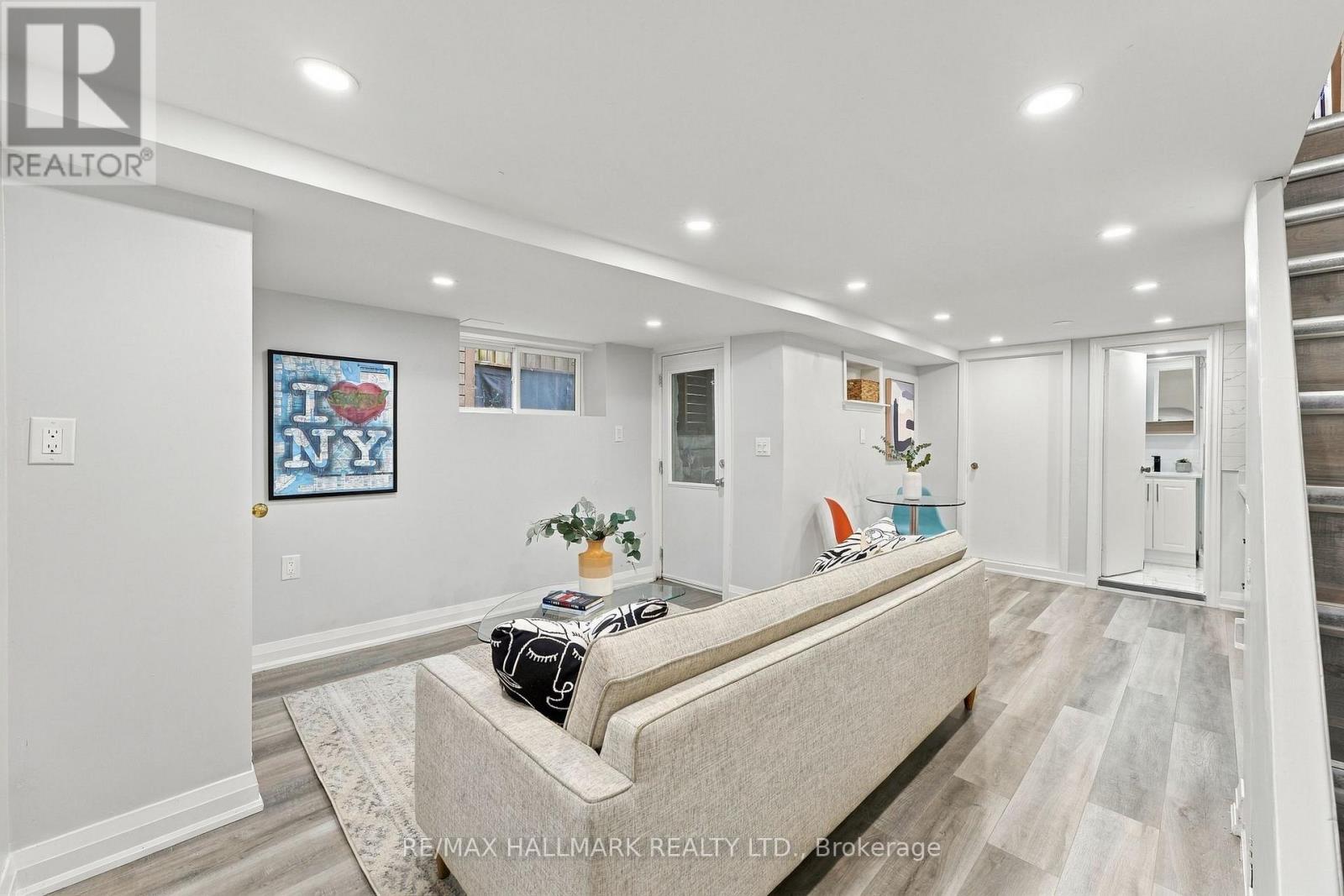 31 WRIGHT AVENUE - 30