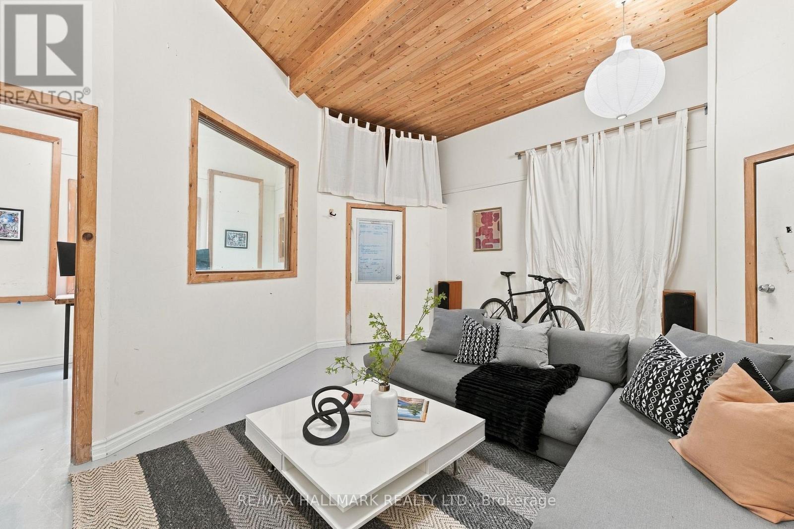 31 WRIGHT AVENUE - 46