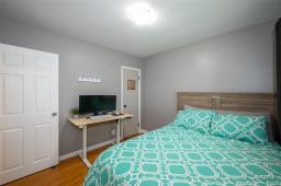 2pc Bathroom - 552 Ravelston Avenue W, Winnipeg, MB R2C1W7 Photo 7