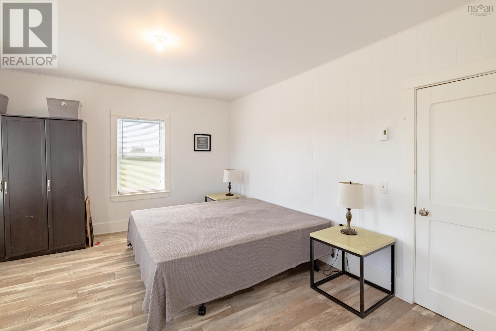3827 Highway 1 - 40