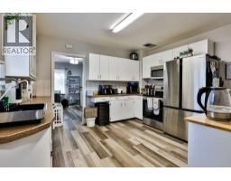 241 19 Street  N, Lethbridge, AB T1H3J9 Photo 18