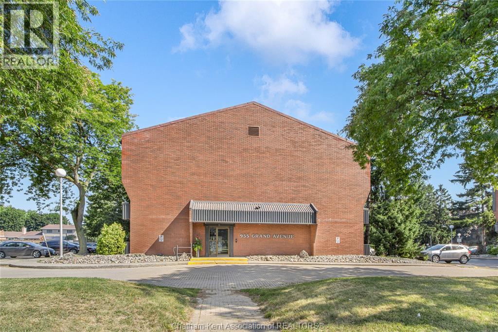 #208 955 GRAND AVENUE West - Image 34