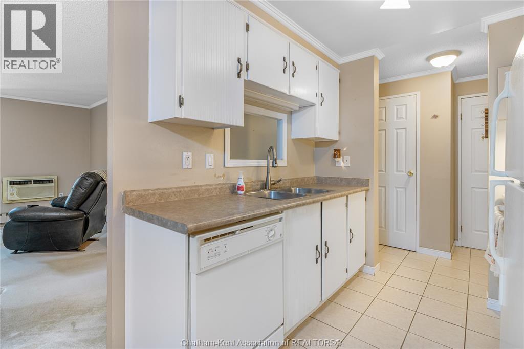 #208 955 GRAND AVENUE West - 4