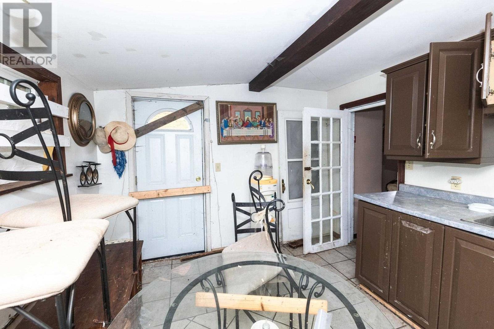 178 Dennis ST - 13