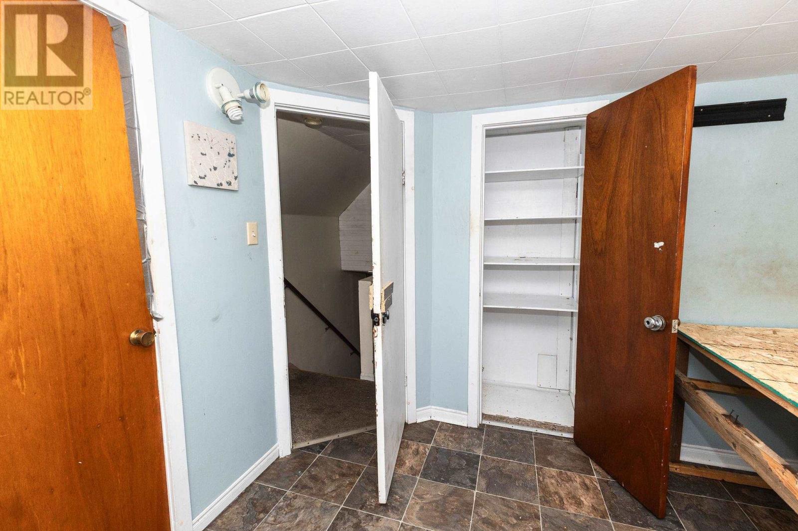 178 Dennis ST - 17