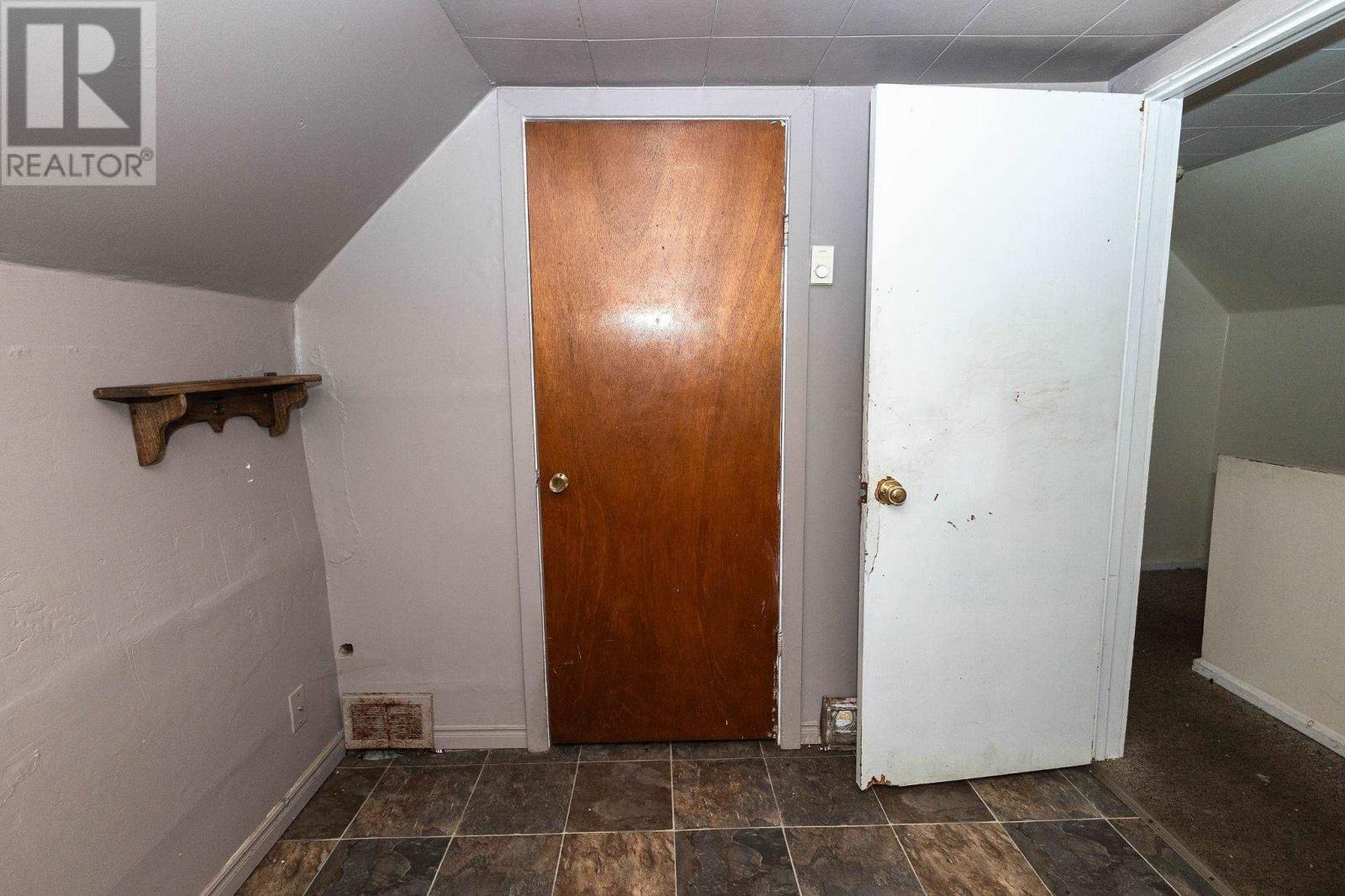 178 Dennis ST - Image 21