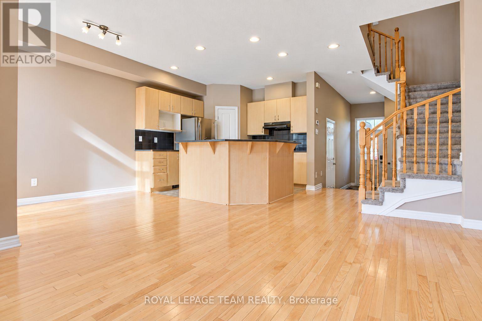 Condos for Rent in Ottawa – 119 BRIDGESTONE DRIVE, Ottawa – By Peter Sagos - Image 6