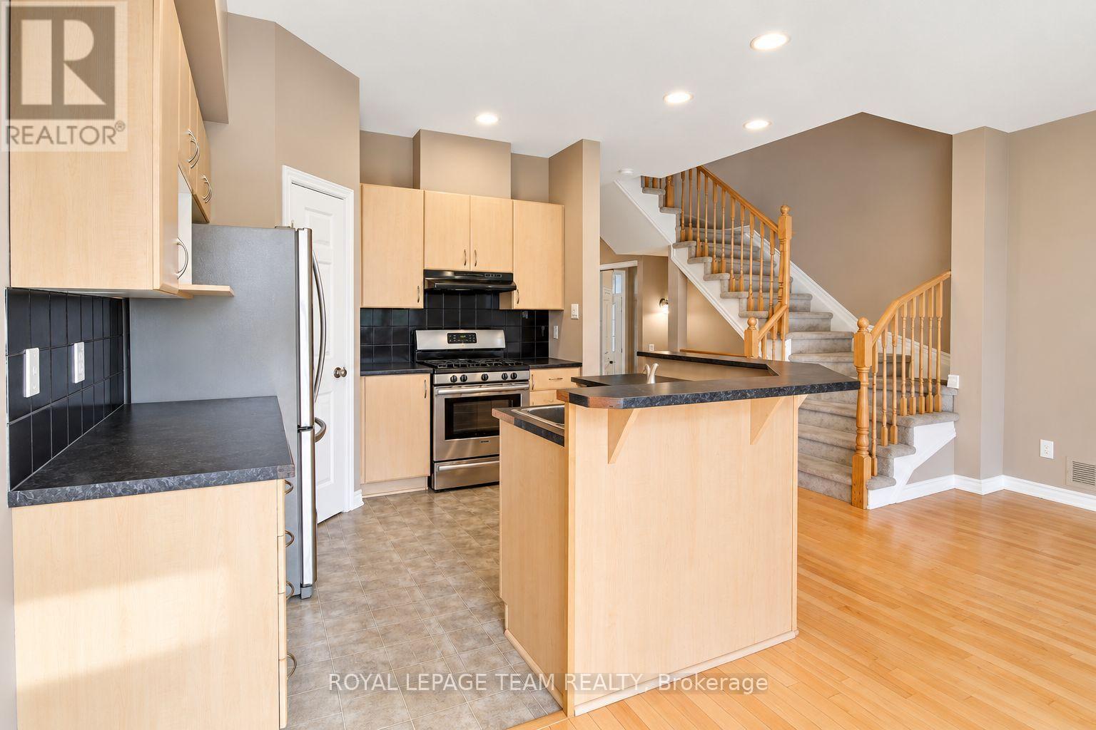 Condos for Rent in Ottawa – 119 BRIDGESTONE DRIVE, Ottawa – By Peter Sagos - Image 7