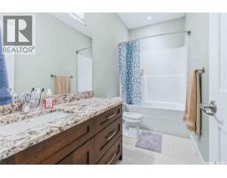 4pc Bathroom - 738 4th E, Saskatoon, SK S7H1K2 Photo 10