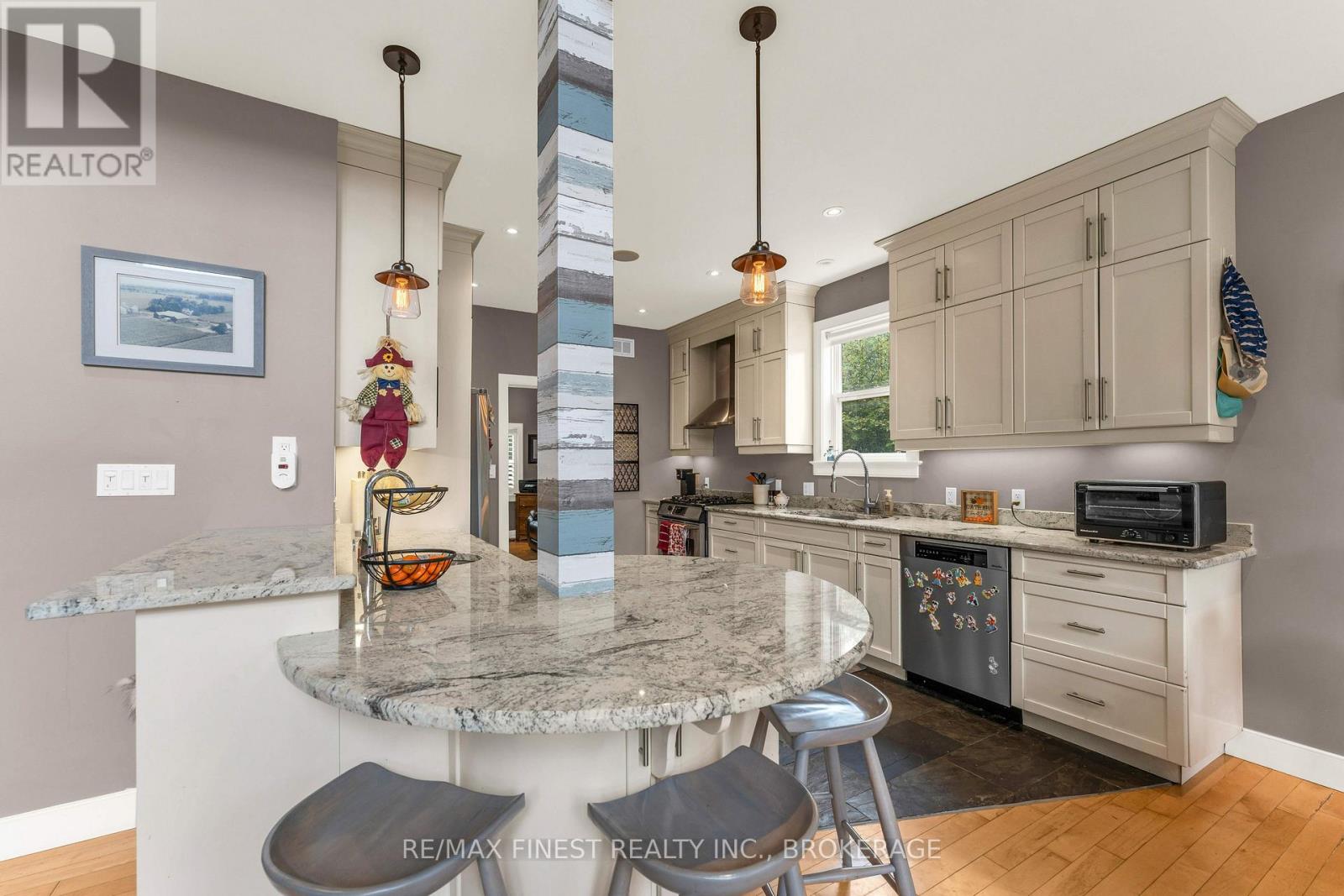 141 BENJAMIN COURT - 12
