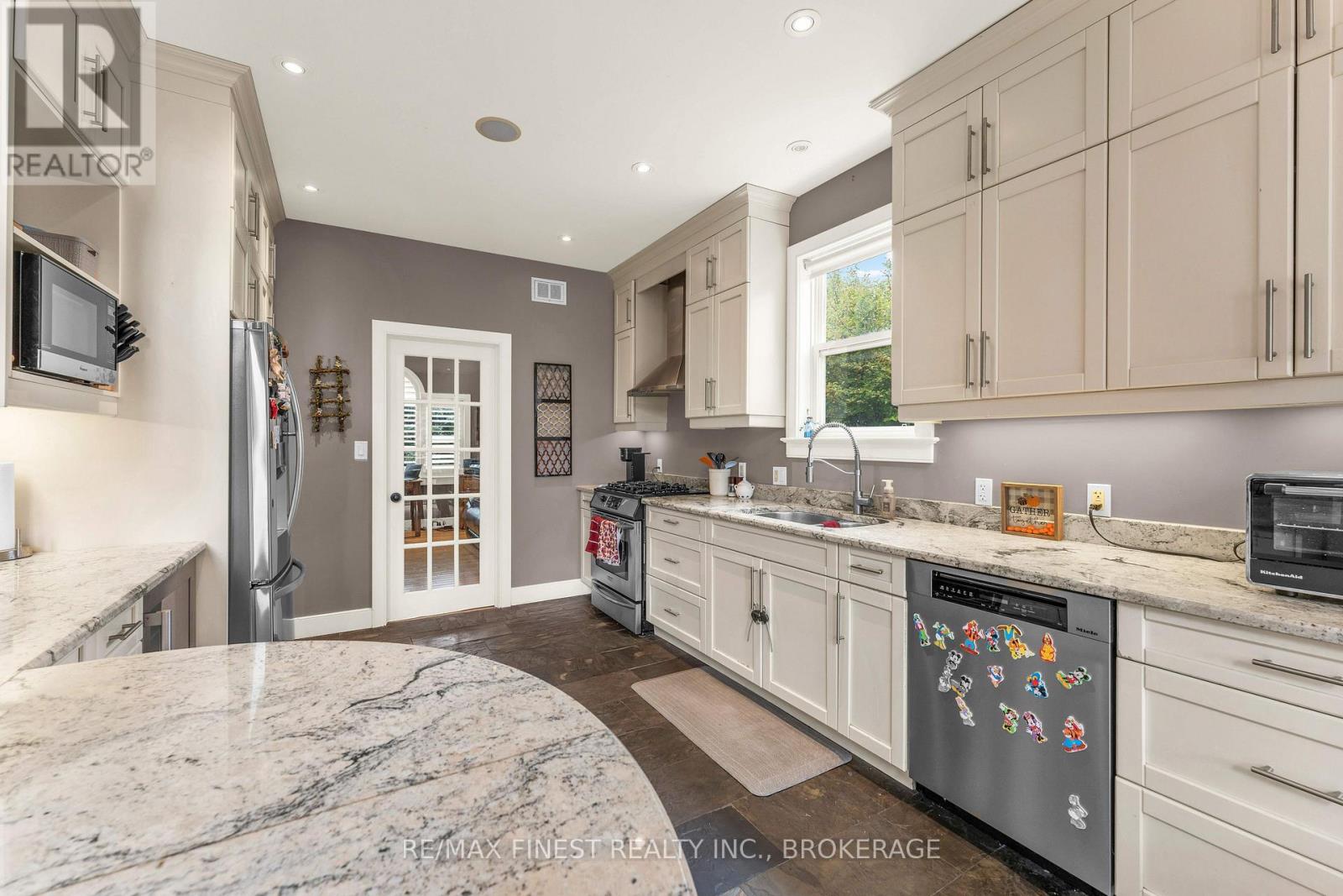 141 BENJAMIN COURT - 14
