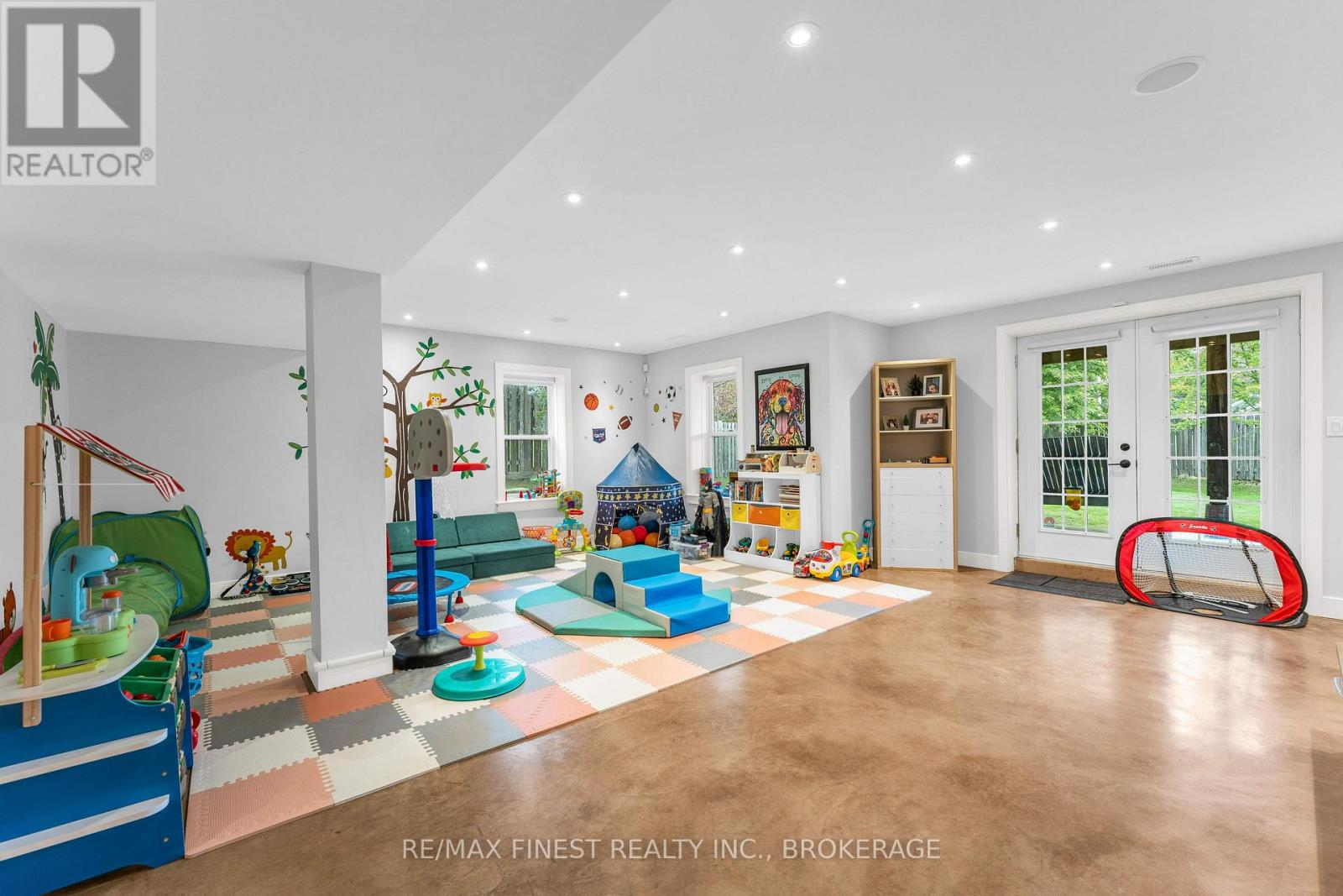 141 BENJAMIN COURT - Image 34