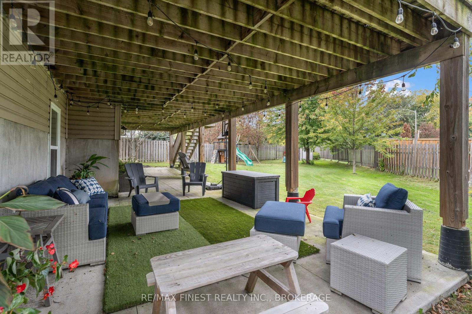 141 BENJAMIN COURT - 44