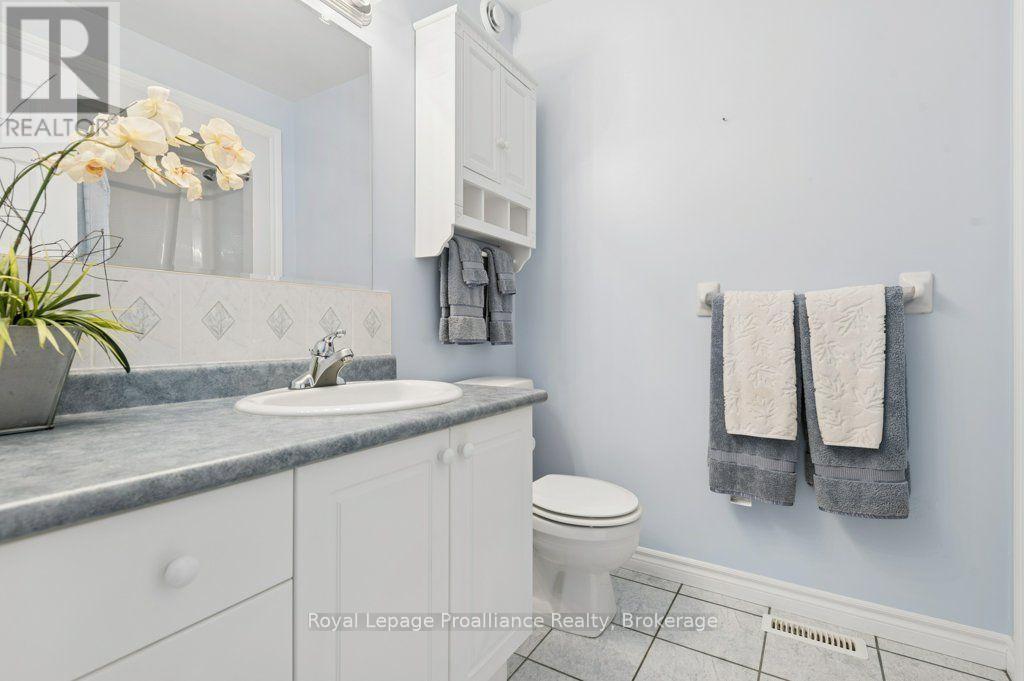 128 Maple Drive, Belleville, ON photo 20