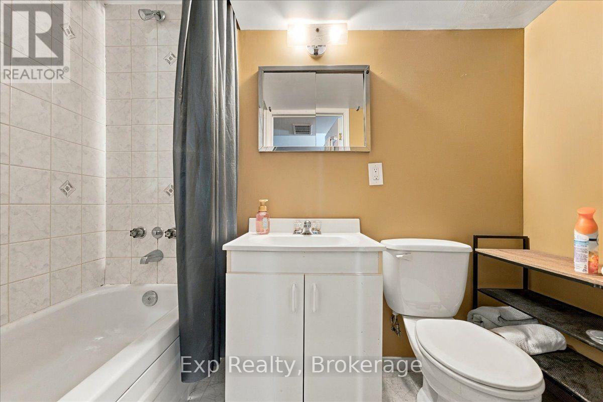 804 Sherbrooke Street, Peterborough, ON photo 37