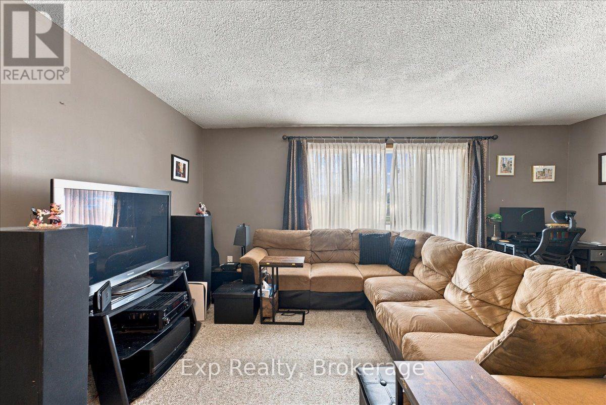 804 Sherbrooke Street, Peterborough, ON photo 9