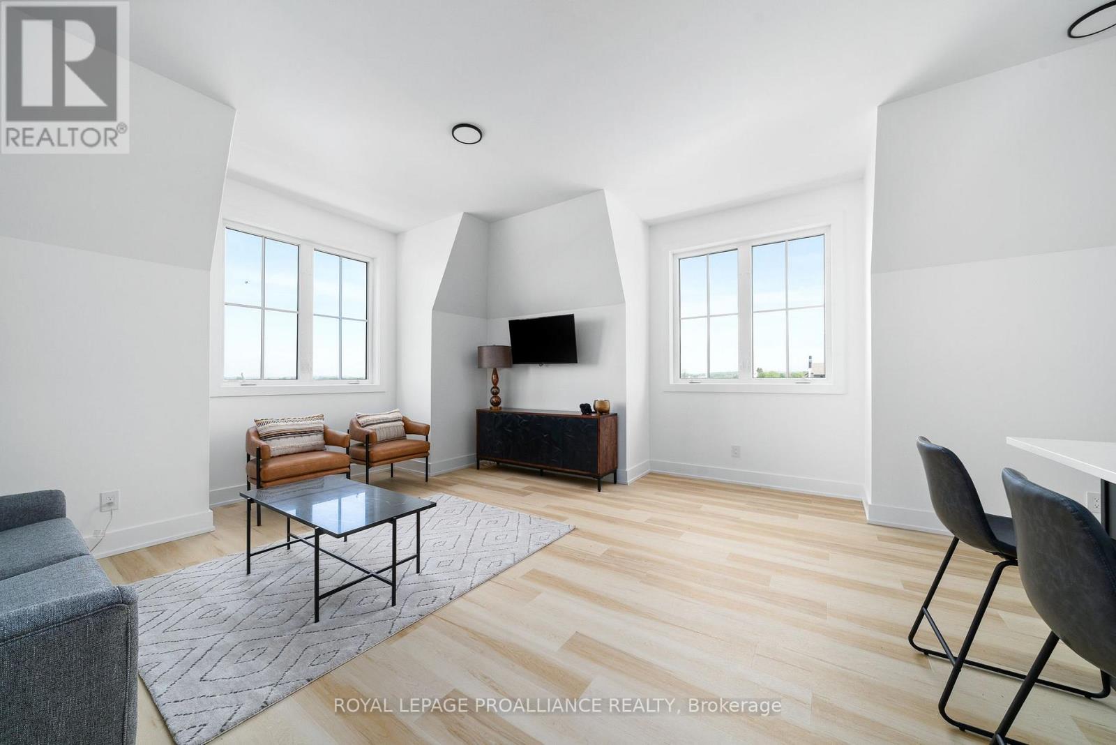 941 Charles Wilson Parkway — photo 7