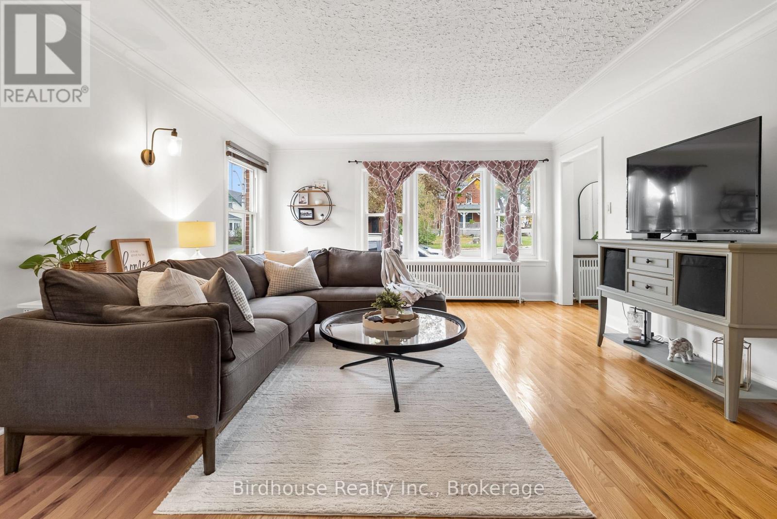 14 ANGELINE STREET S - 11
