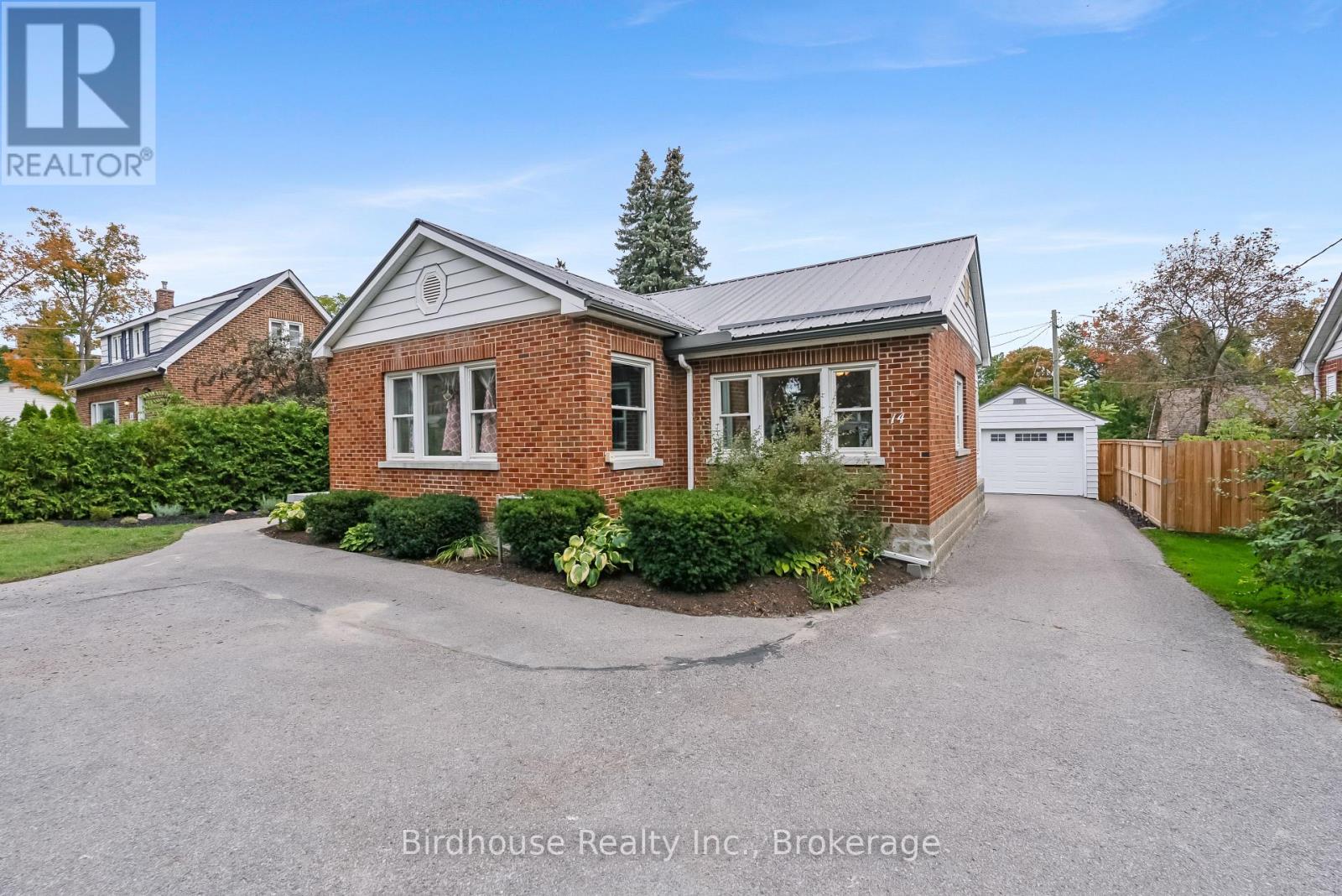 14 ANGELINE STREET S - 2