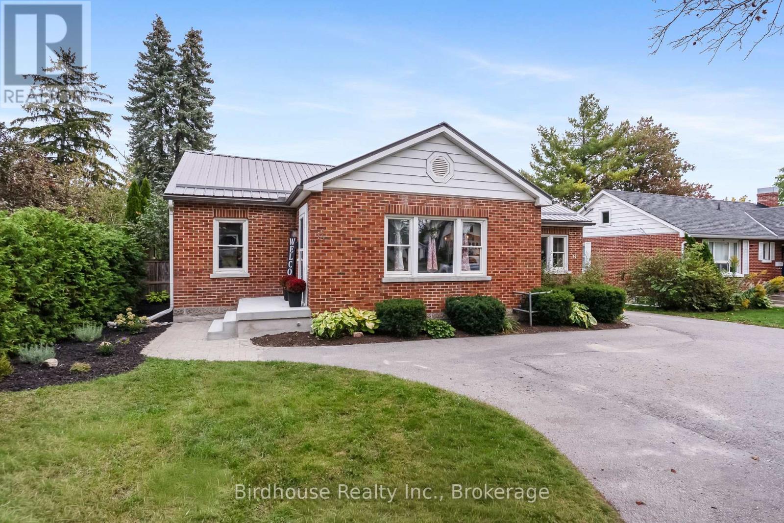 14 ANGELINE STREET S - 3