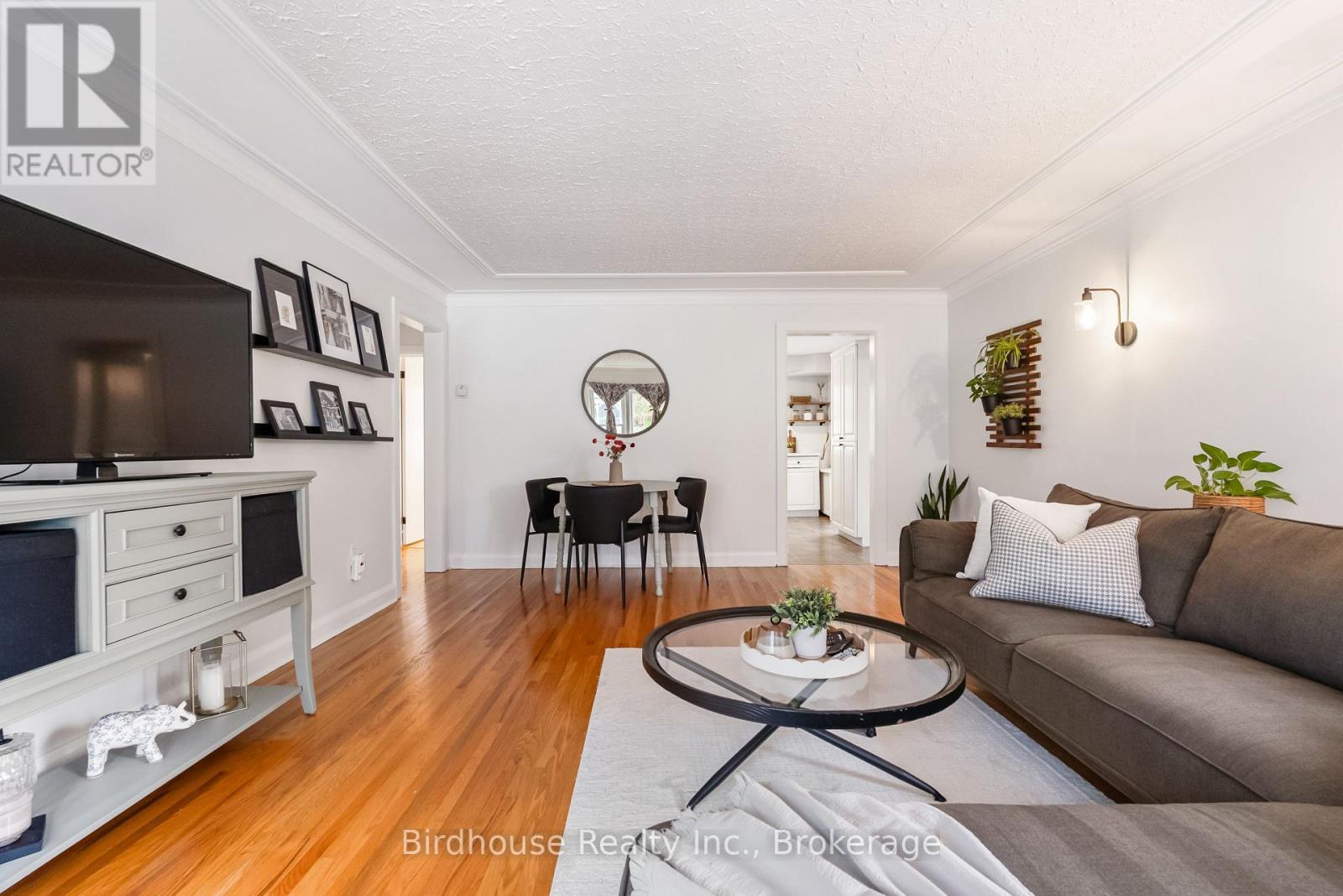 14 ANGELINE STREET S - 7