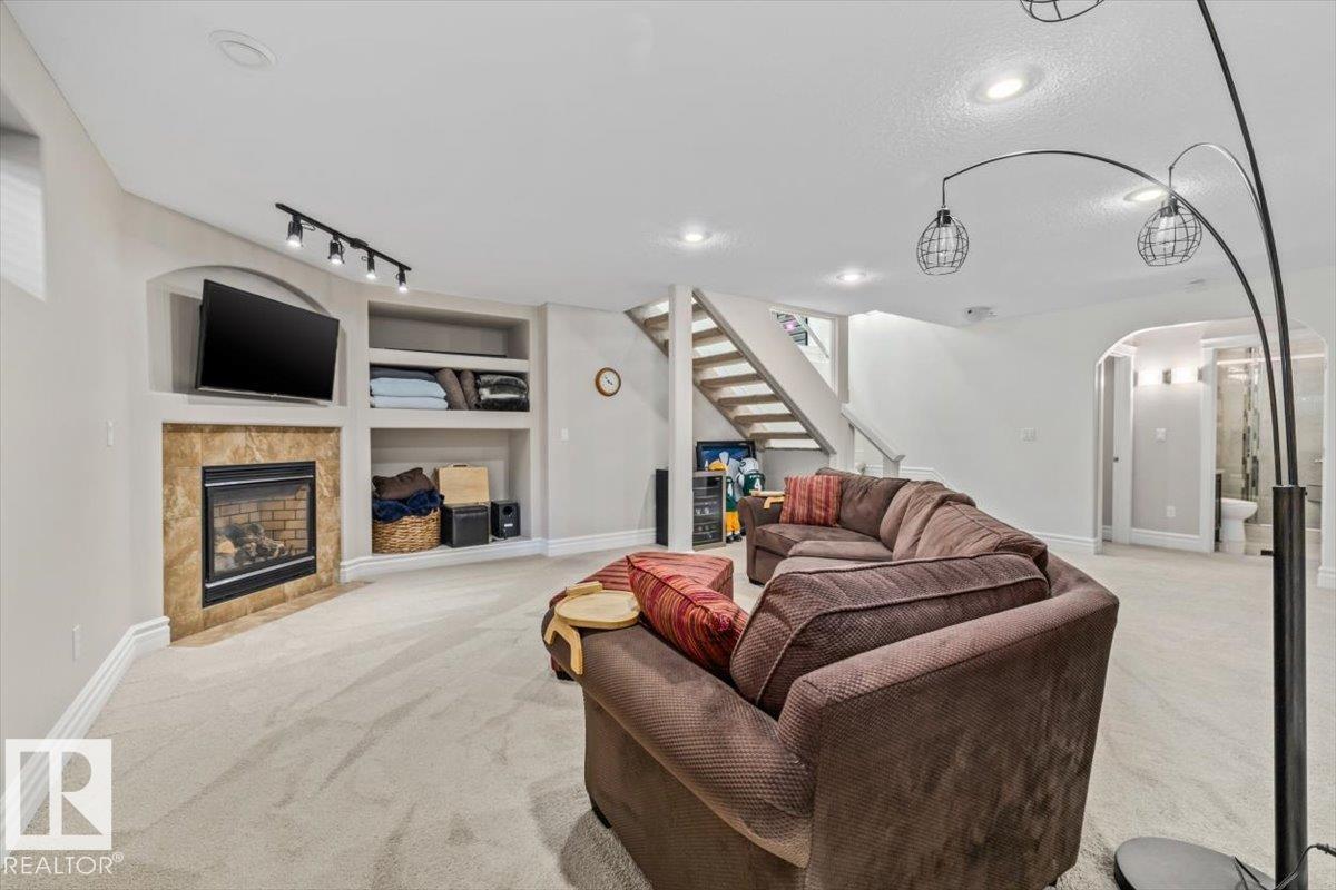 60 LAFLEUR DR - 33