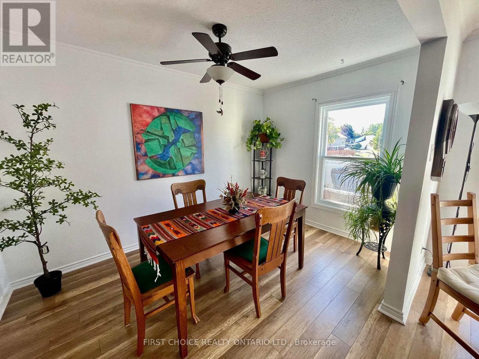 #186 825 CAHILL DRIVE W - 6
