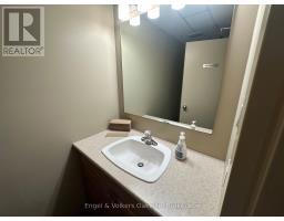 104 - 146 Lakeshore Road E, Oakville, ON L6J1H4 Photo 15