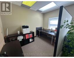 104 - 146 Lakeshore Road E, Oakville, ON L6J1H4 Photo 18