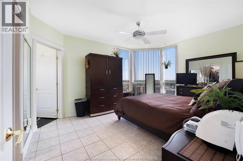 #901 4955 Riverside DRIVE East - 19