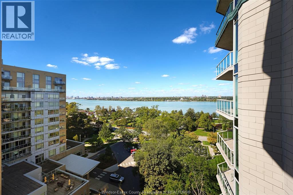 #901 4955 Riverside DRIVE East - 23