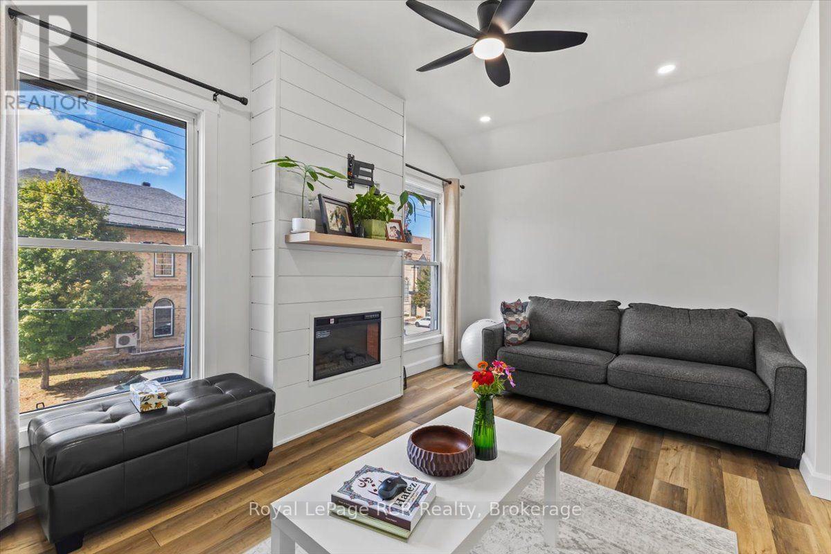 210 COLBORNE STREET S - 21