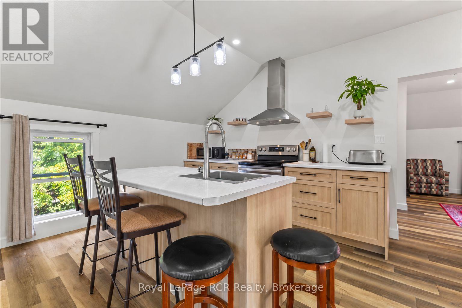 210 COLBORNE STREET S - 23