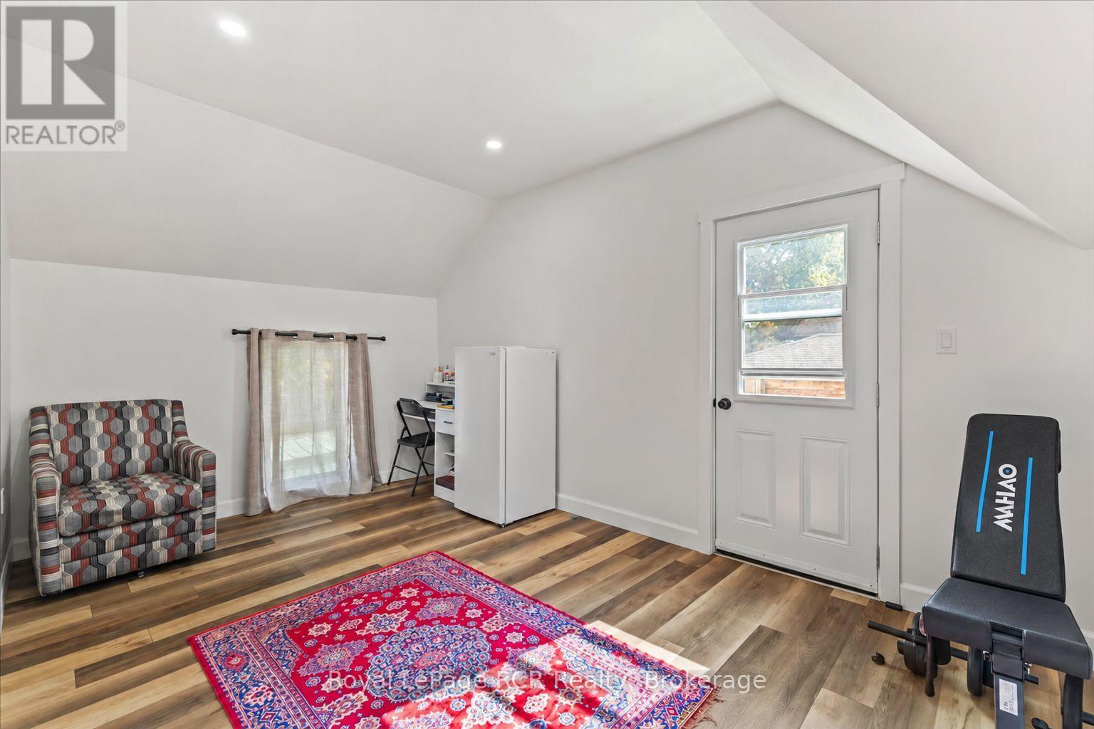 210 COLBORNE STREET S - 24