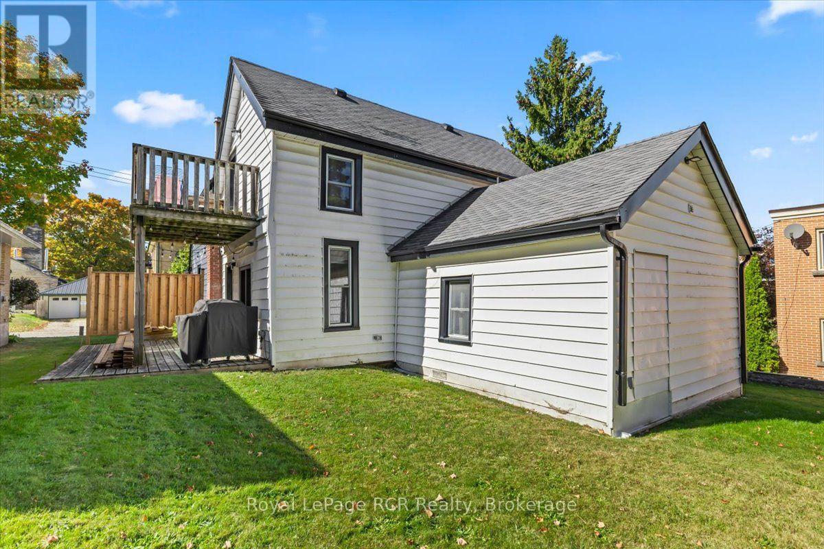 210 COLBORNE STREET S - 3