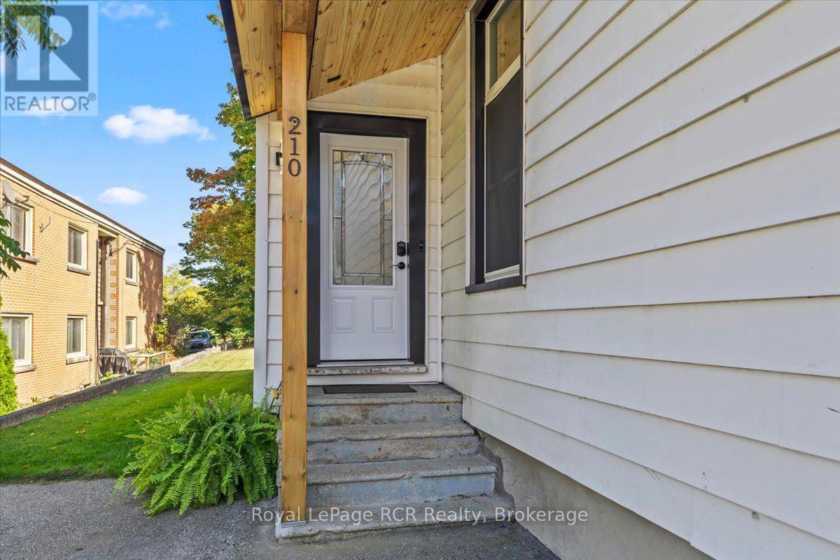 210 COLBORNE STREET S - 4
